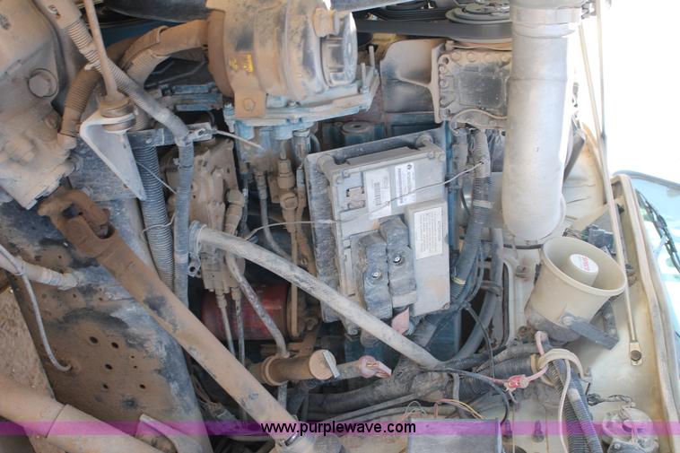 image for item L4269 2002 International 4900 bucket truck