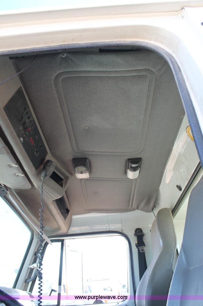 image for item L4269 2002 International 4900 bucket truck