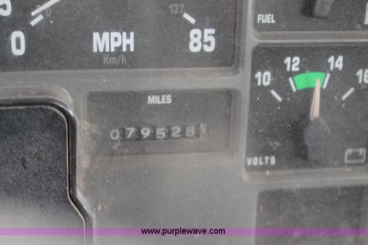 image for item L4269 2002 International 4900 bucket truck