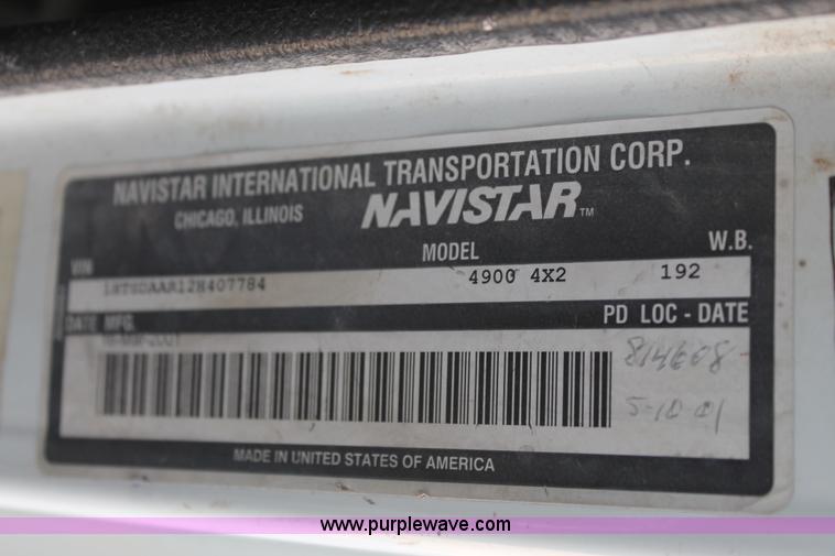 image for item L4269 2002 International 4900 bucket truck