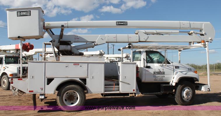 image for item L4270 2000 GMC C7500 bucket truck
