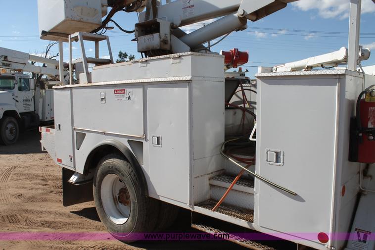 image for item L4270 2000 GMC C7500 bucket truck