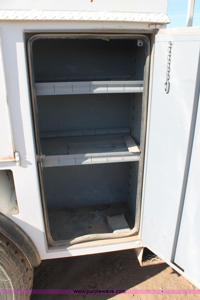 image for item L4270 2000 GMC C7500 bucket truck