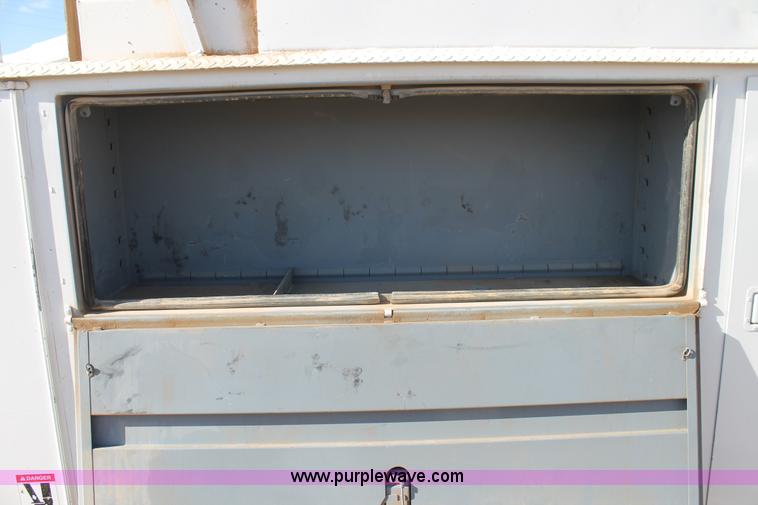 image for item L4270 2000 GMC C7500 bucket truck