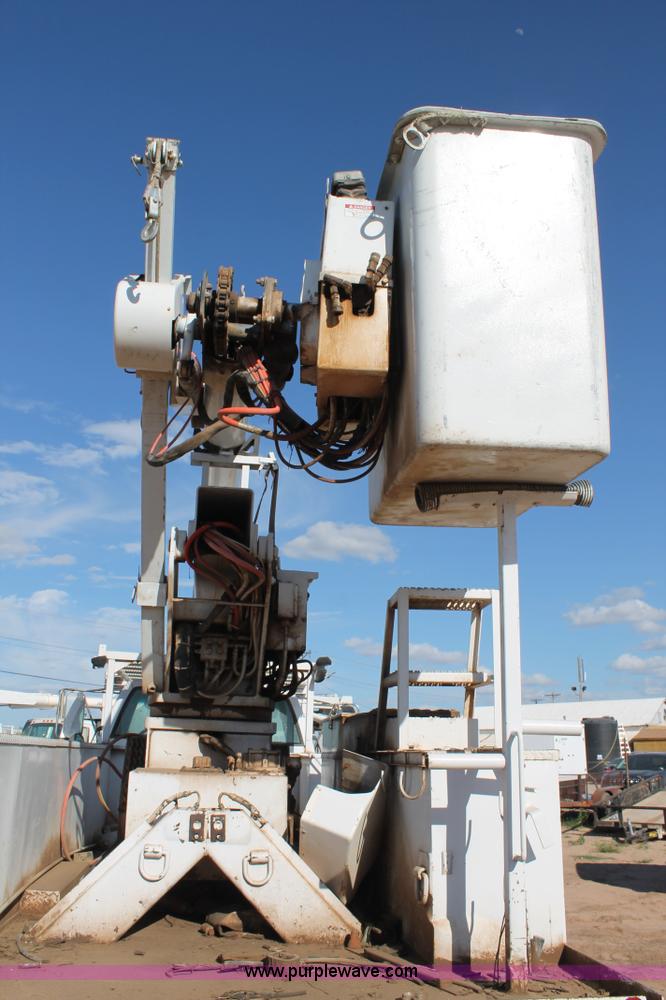 image for item L4270 2000 GMC C7500 bucket truck