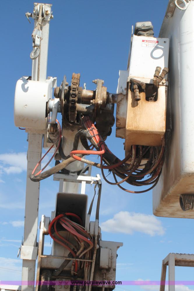 image for item L4270 2000 GMC C7500 bucket truck