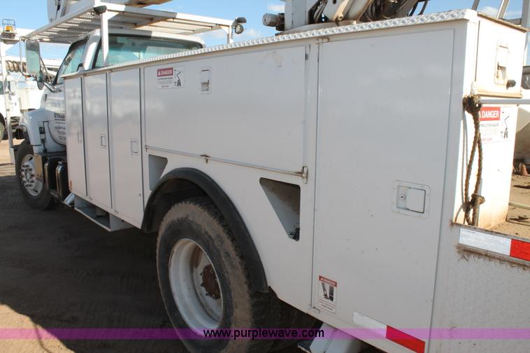 image for item L4270 2000 GMC C7500 bucket truck