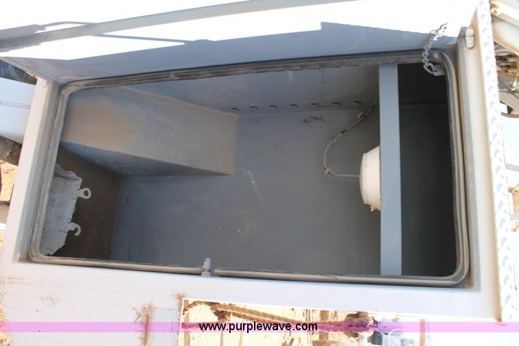 image for item L4270 2000 GMC C7500 bucket truck