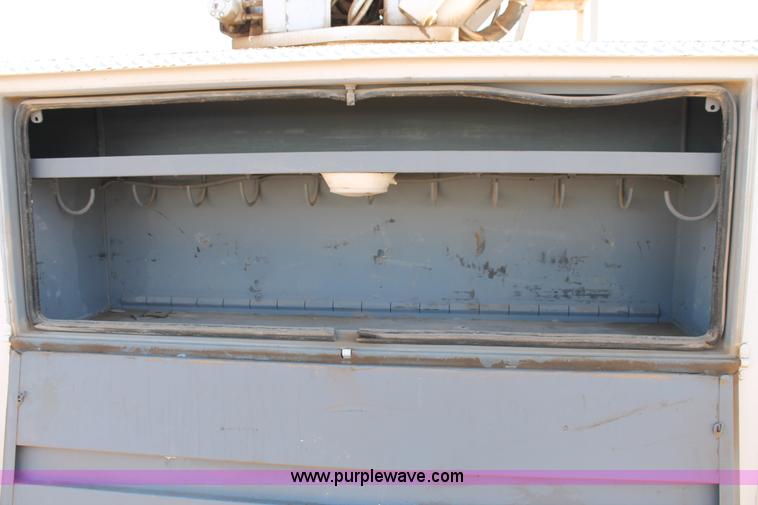 image for item L4270 2000 GMC C7500 bucket truck