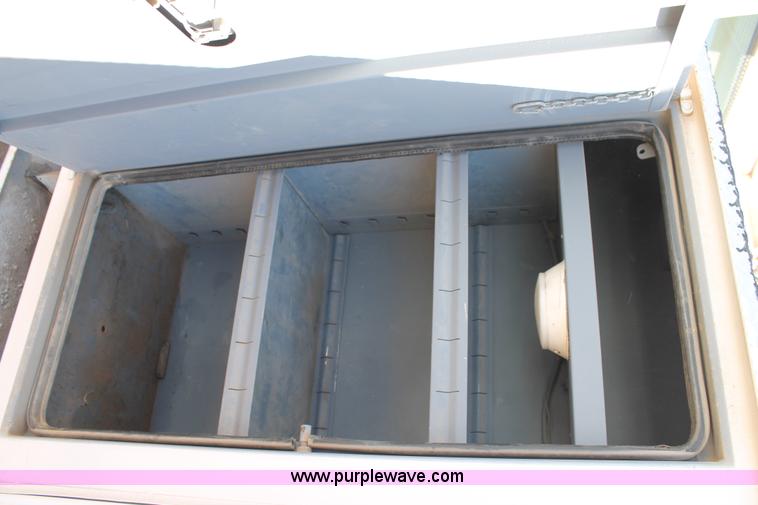 image for item L4270 2000 GMC C7500 bucket truck