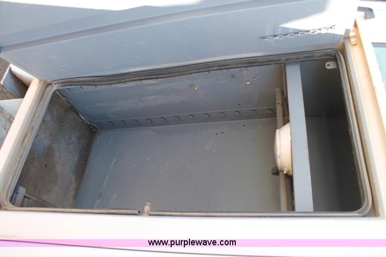 image for item L4270 2000 GMC C7500 bucket truck