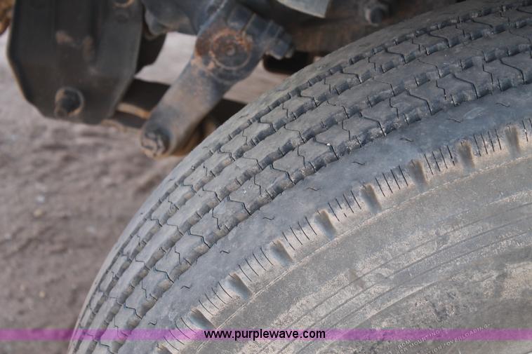 image for item L4270 2000 GMC C7500 bucket truck