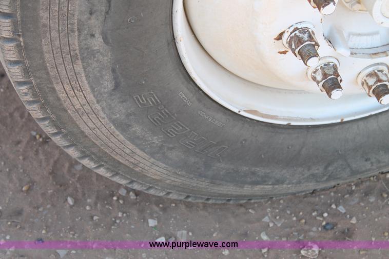 image for item L4270 2000 GMC C7500 bucket truck