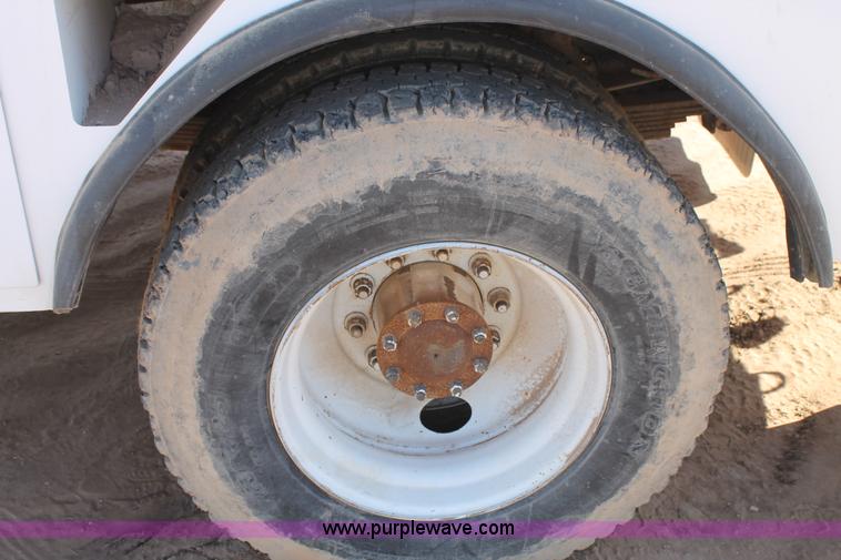 image for item L4270 2000 GMC C7500 bucket truck