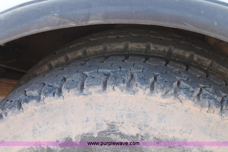 image for item L4270 2000 GMC C7500 bucket truck