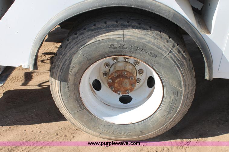 image for item L4270 2000 GMC C7500 bucket truck