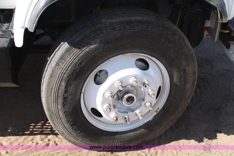 image for item L4270 2000 GMC C7500 bucket truck