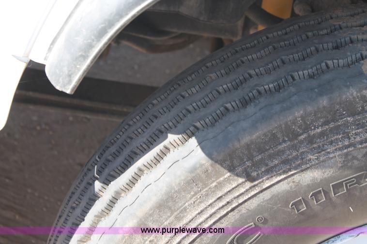 image for item L4270 2000 GMC C7500 bucket truck