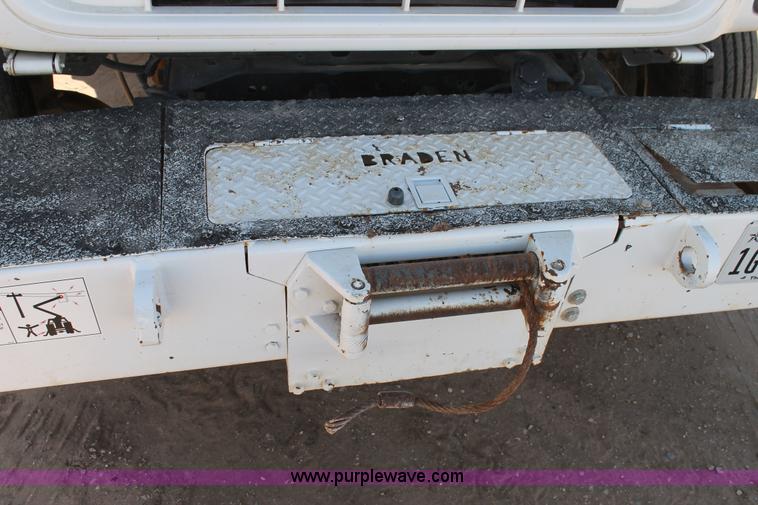 image for item L4270 2000 GMC C7500 bucket truck