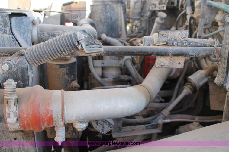 image for item L4270 2000 GMC C7500 bucket truck