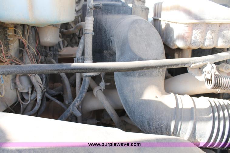 image for item L4270 2000 GMC C7500 bucket truck