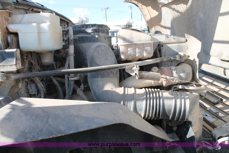 image for item L4270 2000 GMC C7500 bucket truck