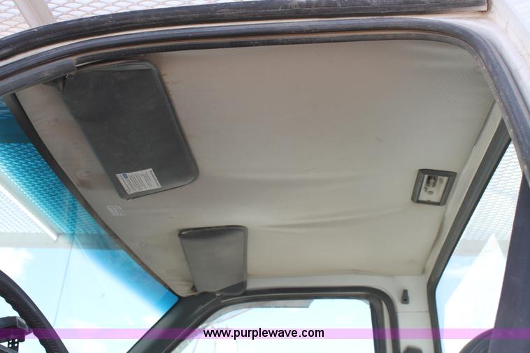 image for item L4270 2000 GMC C7500 bucket truck