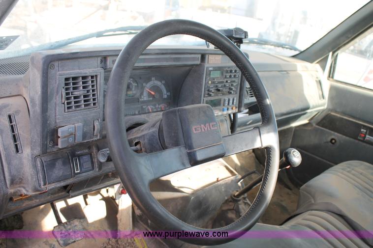 image for item L4270 2000 GMC C7500 bucket truck