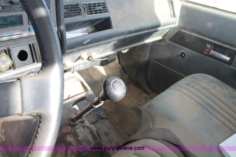 image for item L4270 2000 GMC C7500 bucket truck