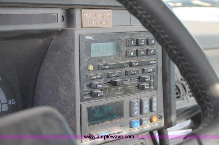 image for item L4270 2000 GMC C7500 bucket truck