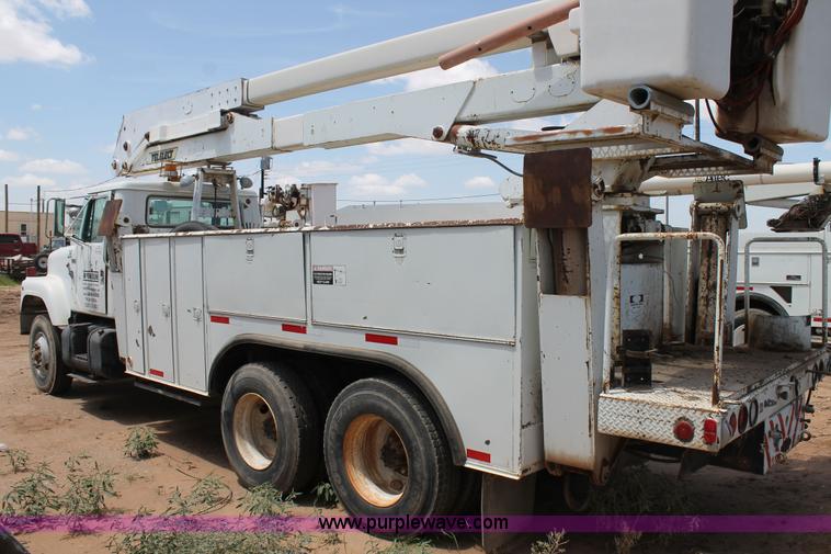 image for item L4271 1987 International F2554 bucket truck