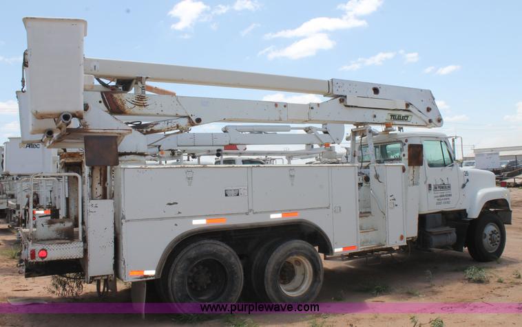 image for item L4271 1987 International F2554 bucket truck