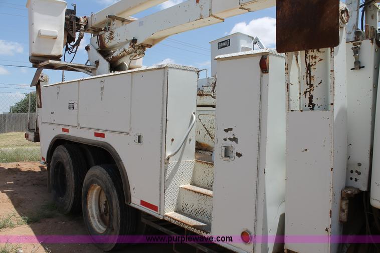 image for item L4271 1987 International F2554 bucket truck