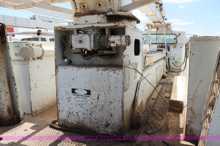 image for item L4271 1987 International F2554 bucket truck