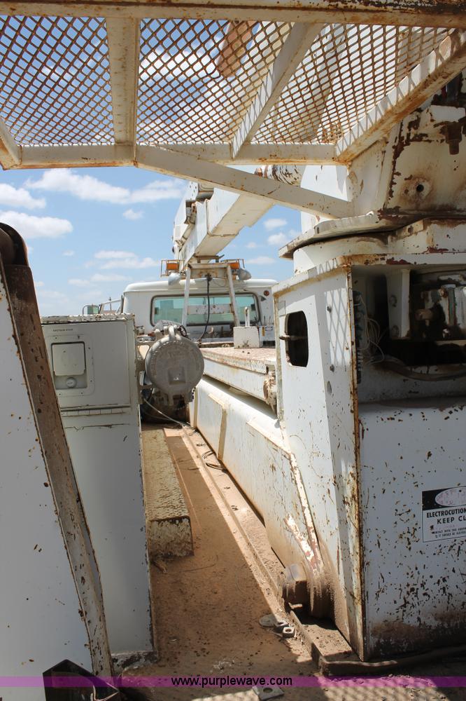 image for item L4271 1987 International F2554 bucket truck