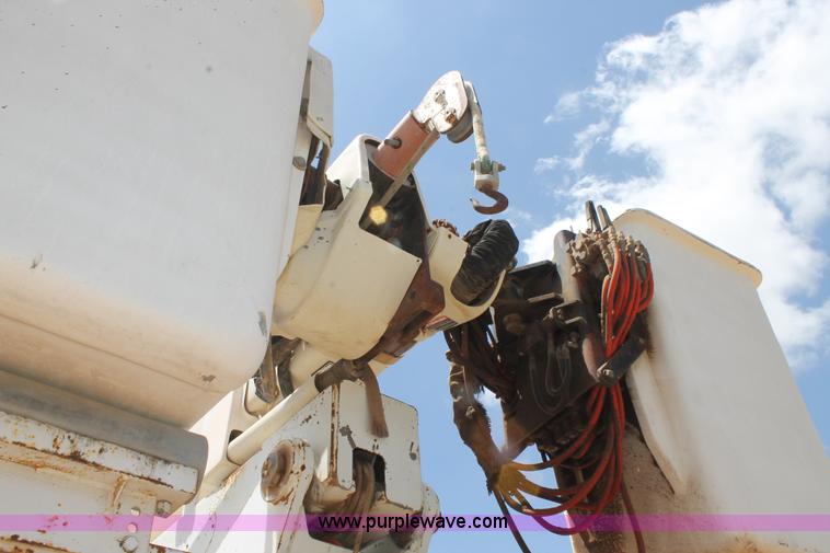 image for item L4271 1987 International F2554 bucket truck
