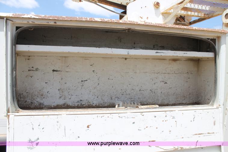 image for item L4271 1987 International F2554 bucket truck