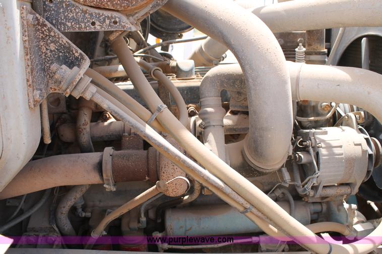 image for item L4271 1987 International F2554 bucket truck