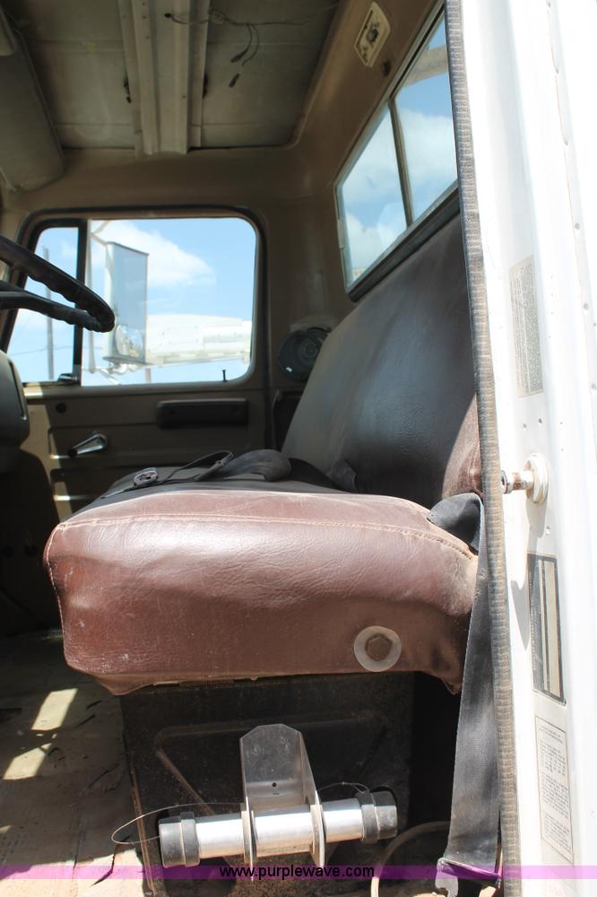 image for item L4271 1987 International F2554 bucket truck