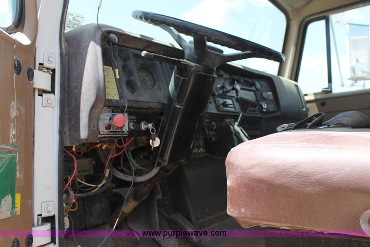 image for item L4271 1987 International F2554 bucket truck