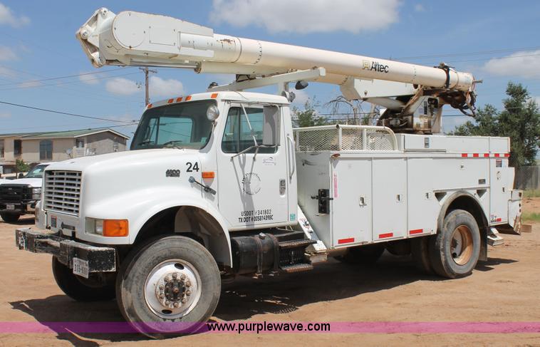 image for item L4272 1996 International 4800 bucket truck