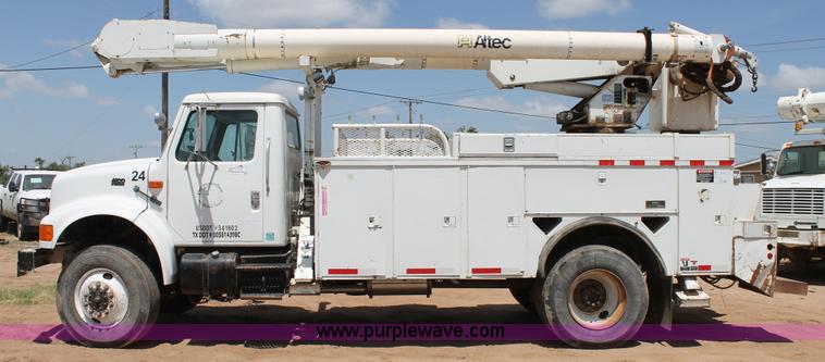 image for item L4272 1996 International 4800 bucket truck