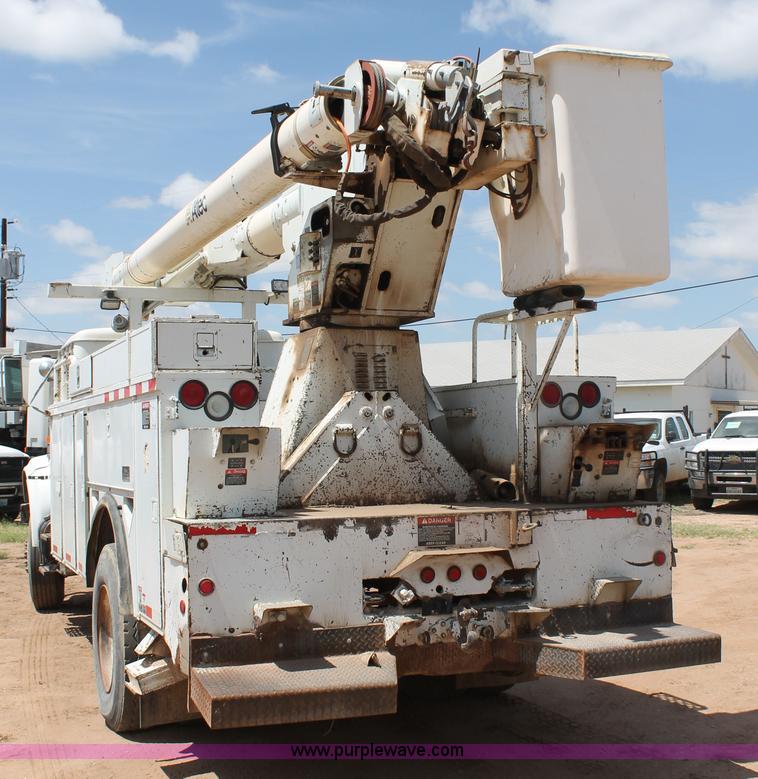 image for item L4272 1996 International 4800 bucket truck