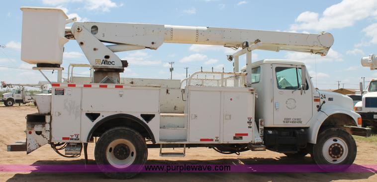 image for item L4272 1996 International 4800 bucket truck