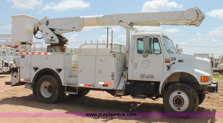 image for item L4272 1996 International 4800 bucket truck