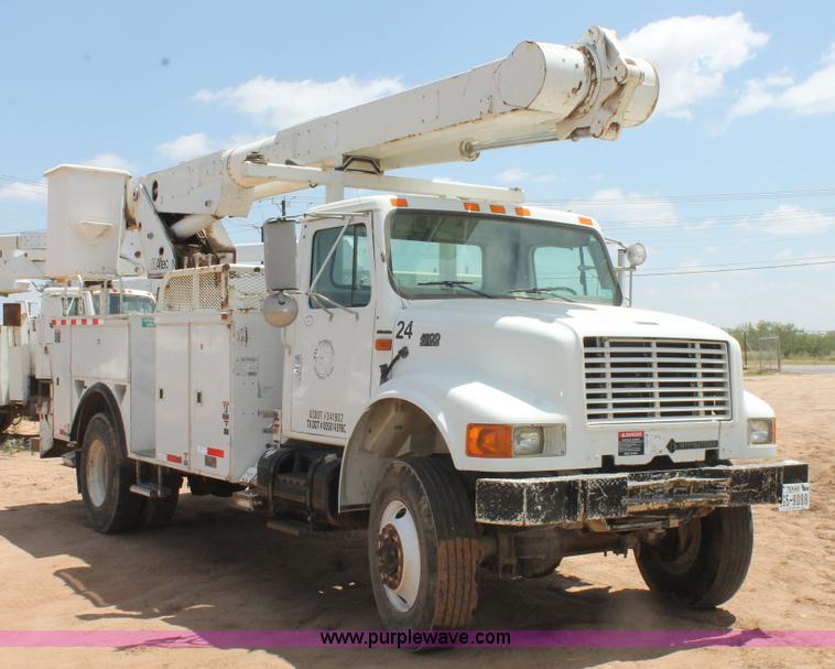 image for item L4272 1996 International 4800 bucket truck