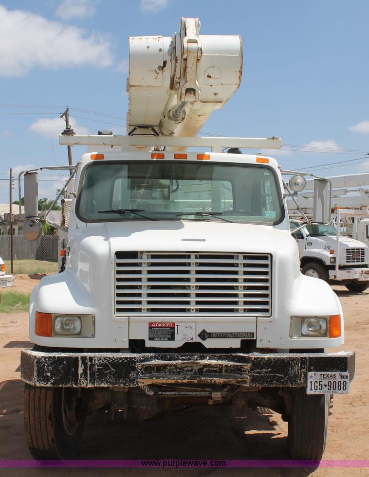 image for item L4272 1996 International 4800 bucket truck