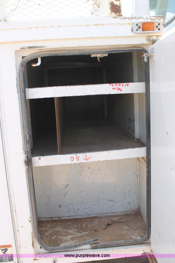 image for item L4272 1996 International 4800 bucket truck