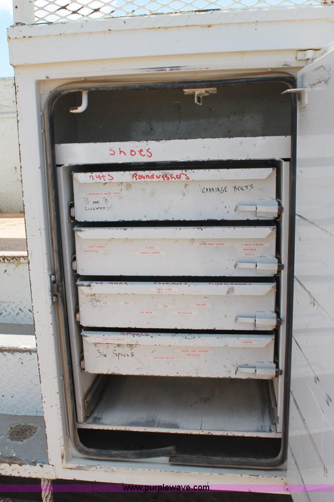 image for item L4272 1996 International 4800 bucket truck