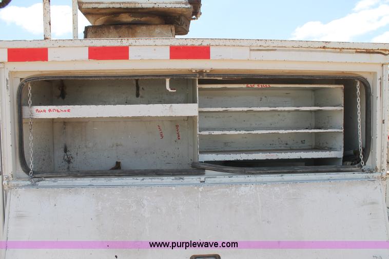 image for item L4272 1996 International 4800 bucket truck